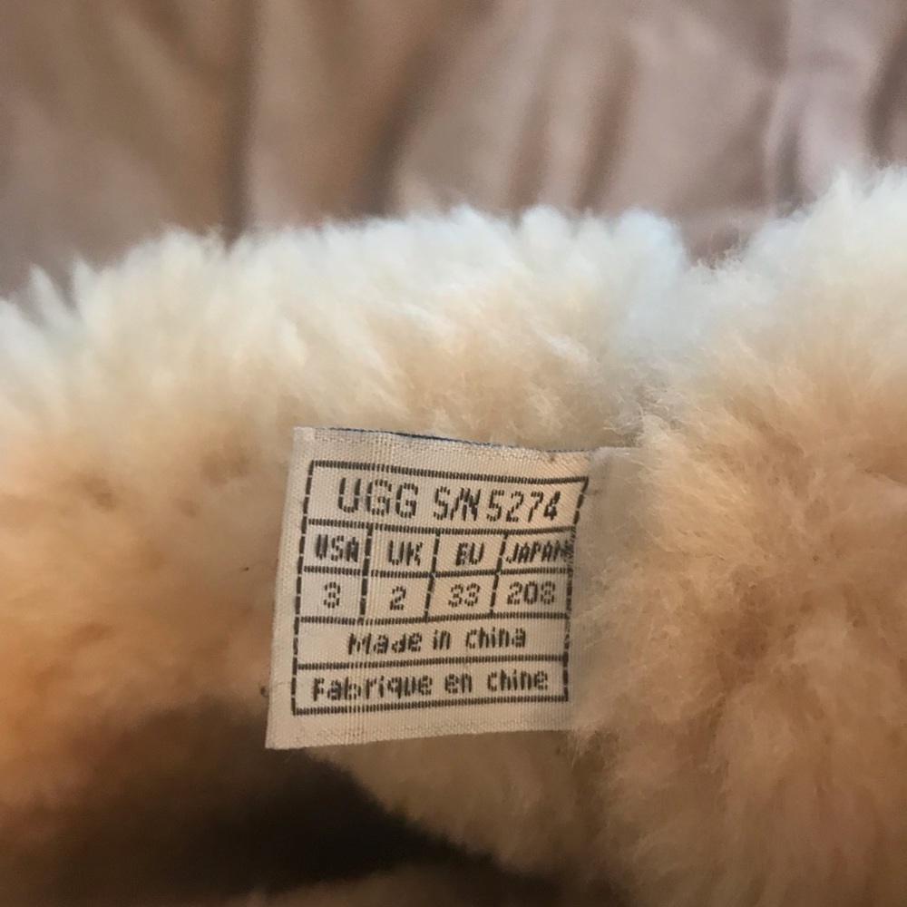 UGGS - Picture 5 of 5